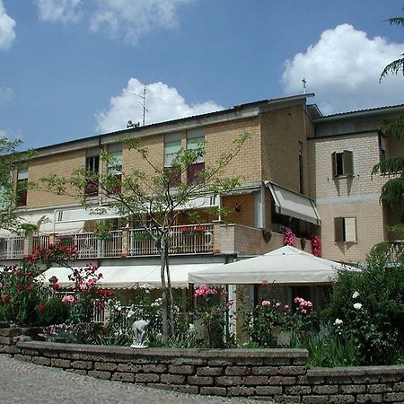 Oasi Di Pace Hotel ซูตรี ภายนอก รูปภาพ